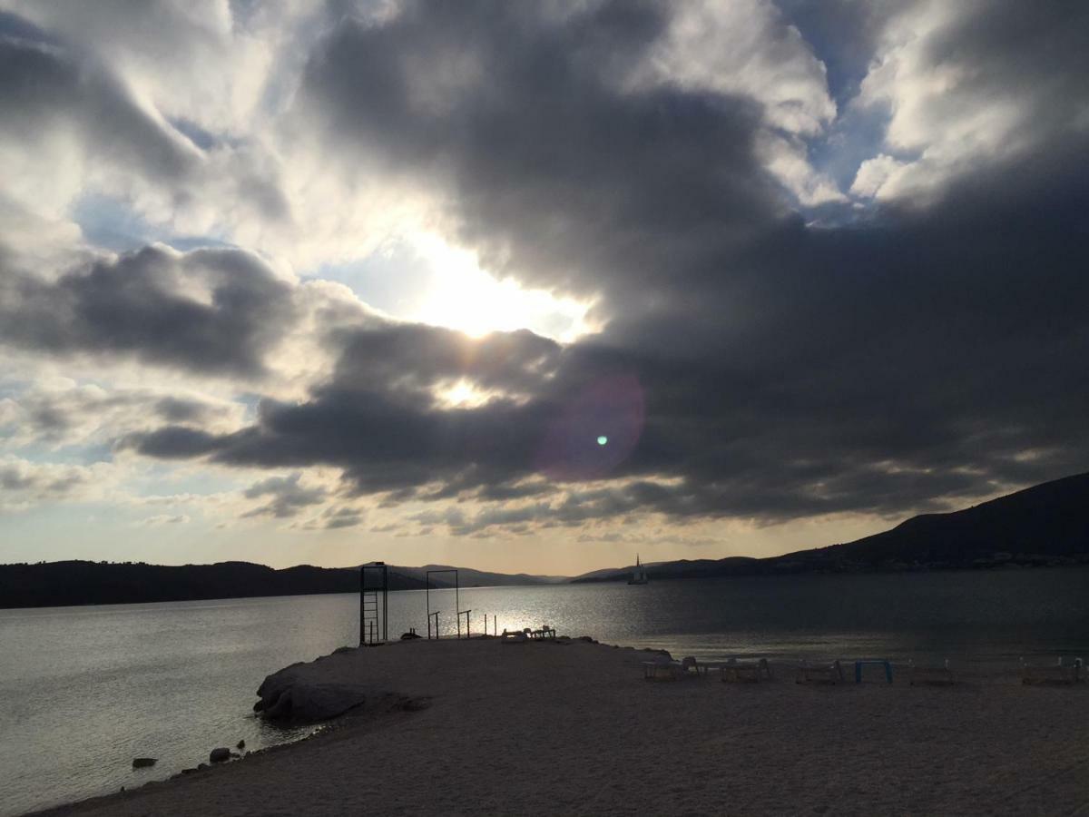 トロギールCozy Place On The Beachアパートメント エクステリア 写真